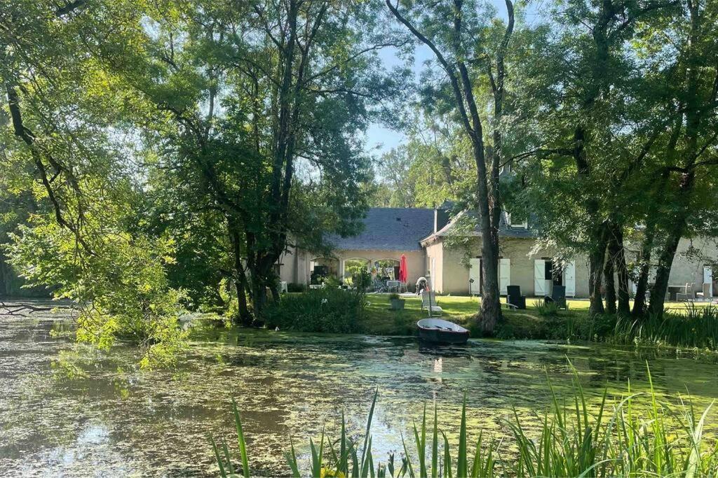 Le Des Etangs